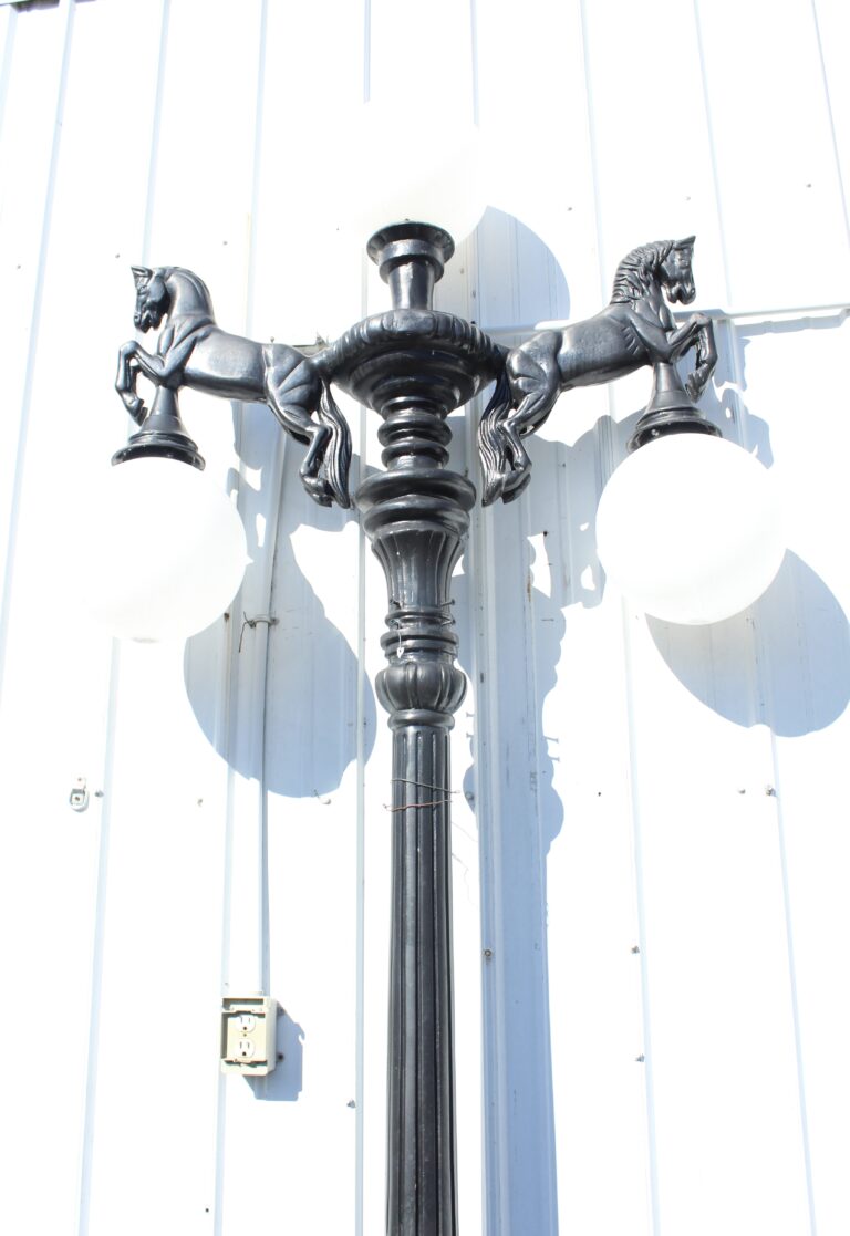 3 Globe Horse Lamppost