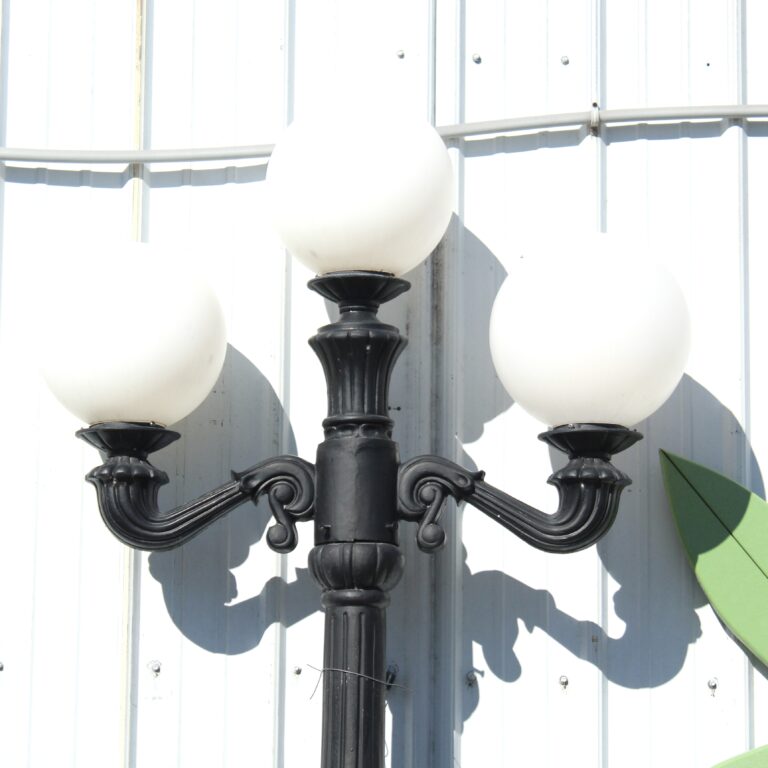 3 Globe Lamppost Top View