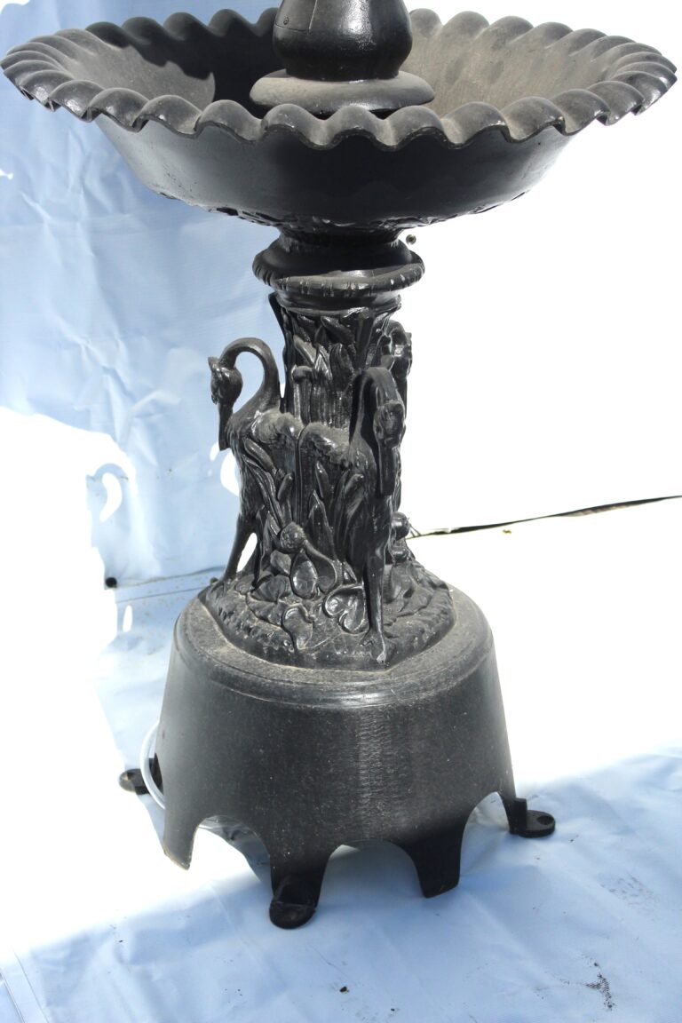 4 Tier Scallop with Swan (1)