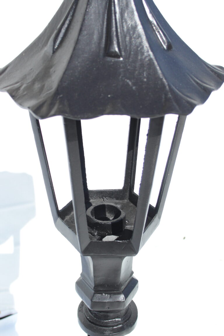 Balboa Walkway Light w/ Large Holland Top