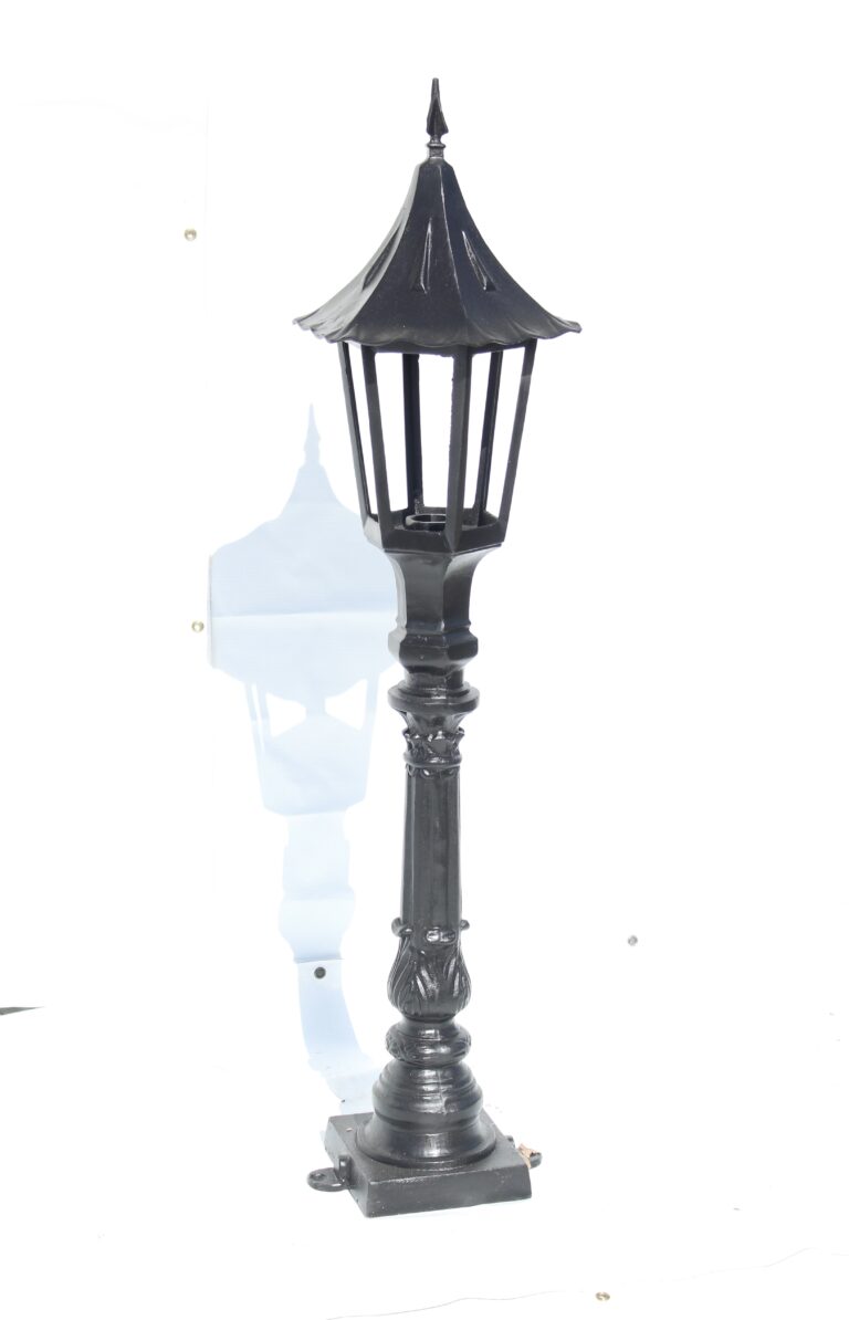 Balboa Walkway Light w/ Large Holland Top