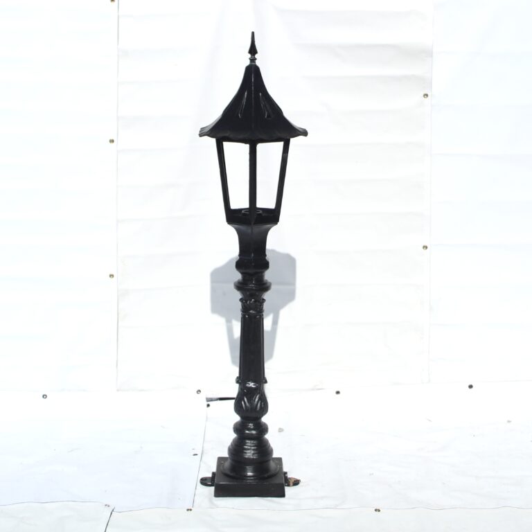 A 1589.1 Walkway Lamp Post - Cast Aluminum