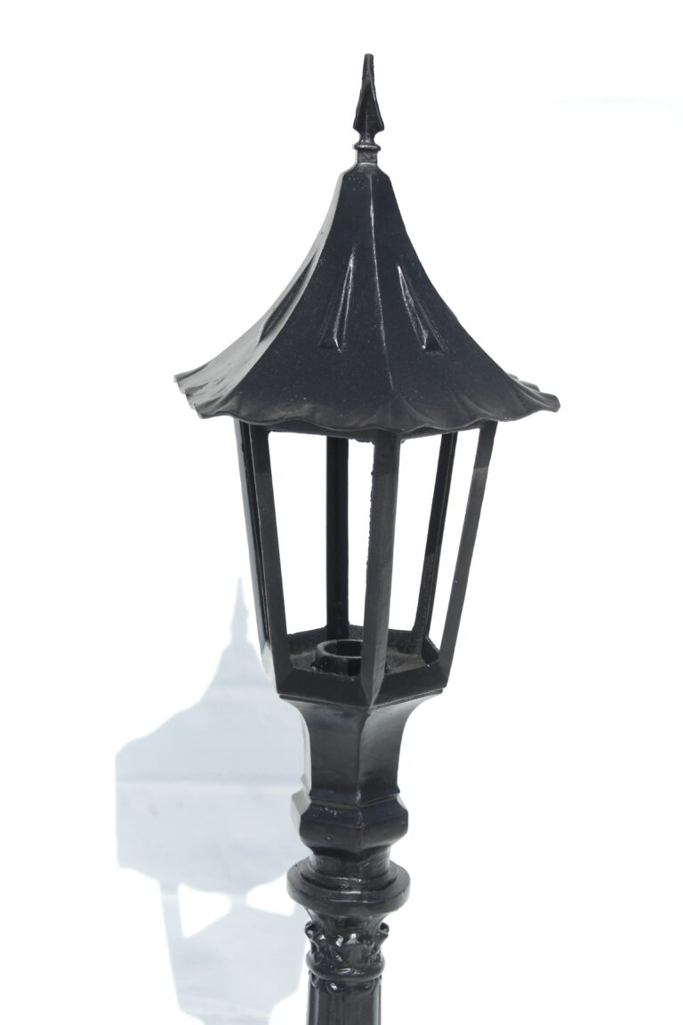 Balboa Walkway Light w/ Large Holland Top