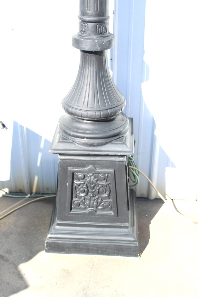 Berlin Top with Urn Base (1)