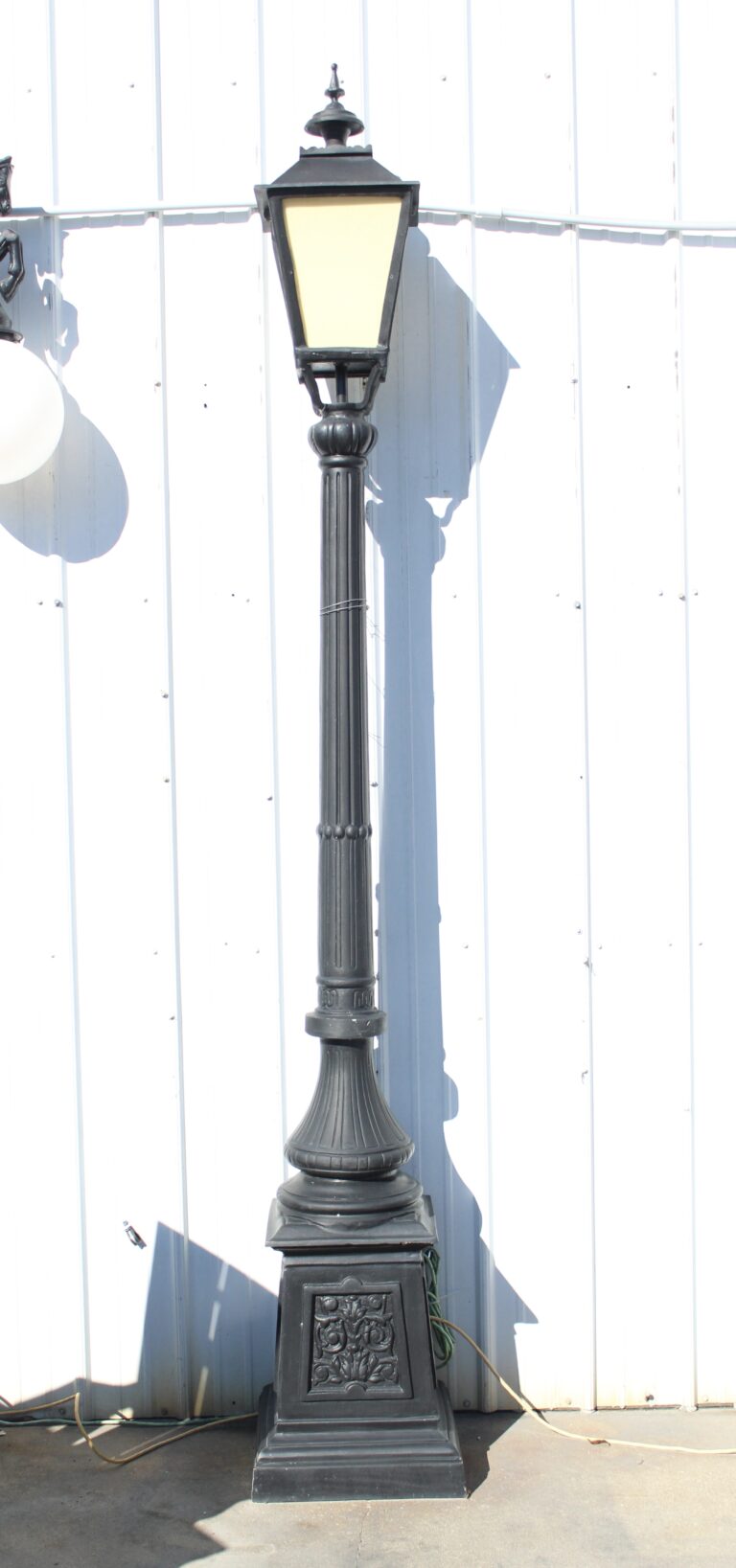 Berlin Top with Urn Base (3)