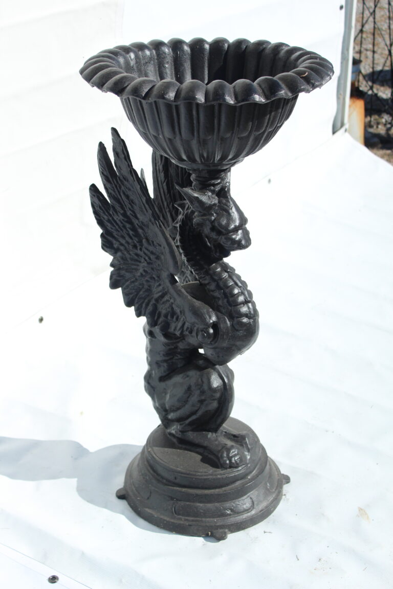 Griffin Urn (4)