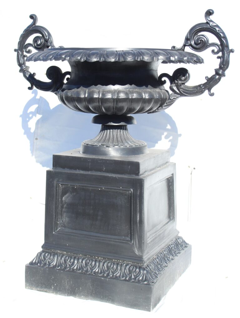Hampshire Urn with Base (4)