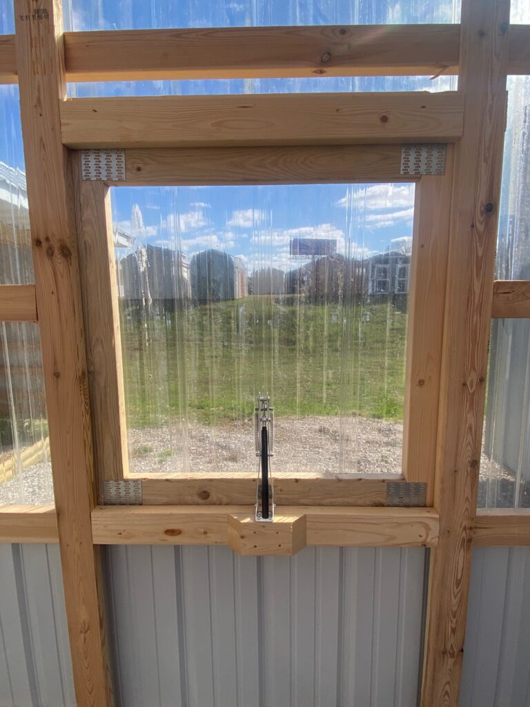 Automatic vent in greenhouse
