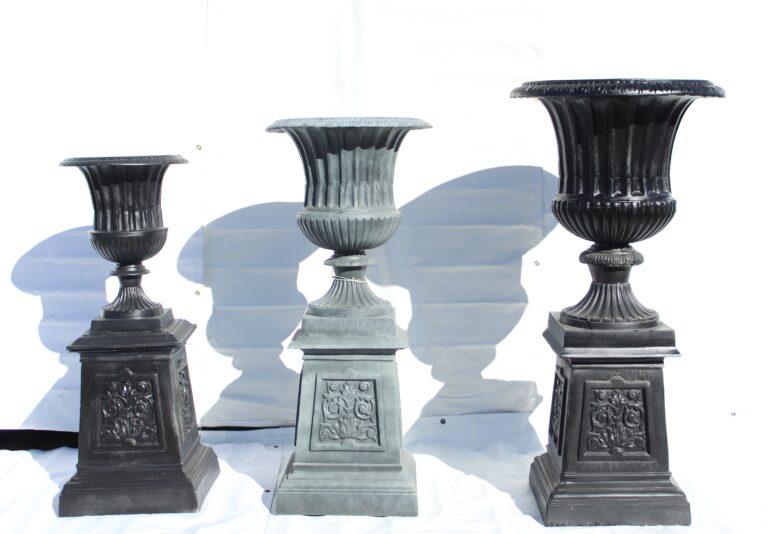 Urn on Pedestal (3)