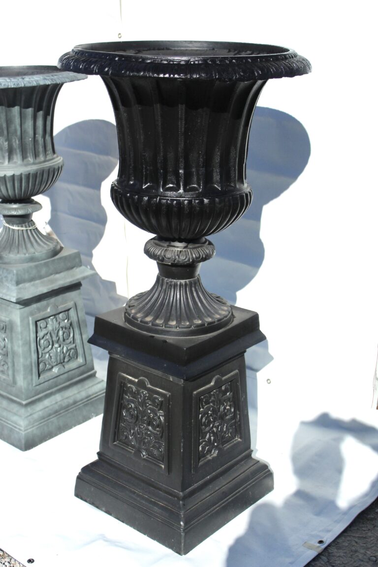 Jumbo Urn on Pedestal (4)