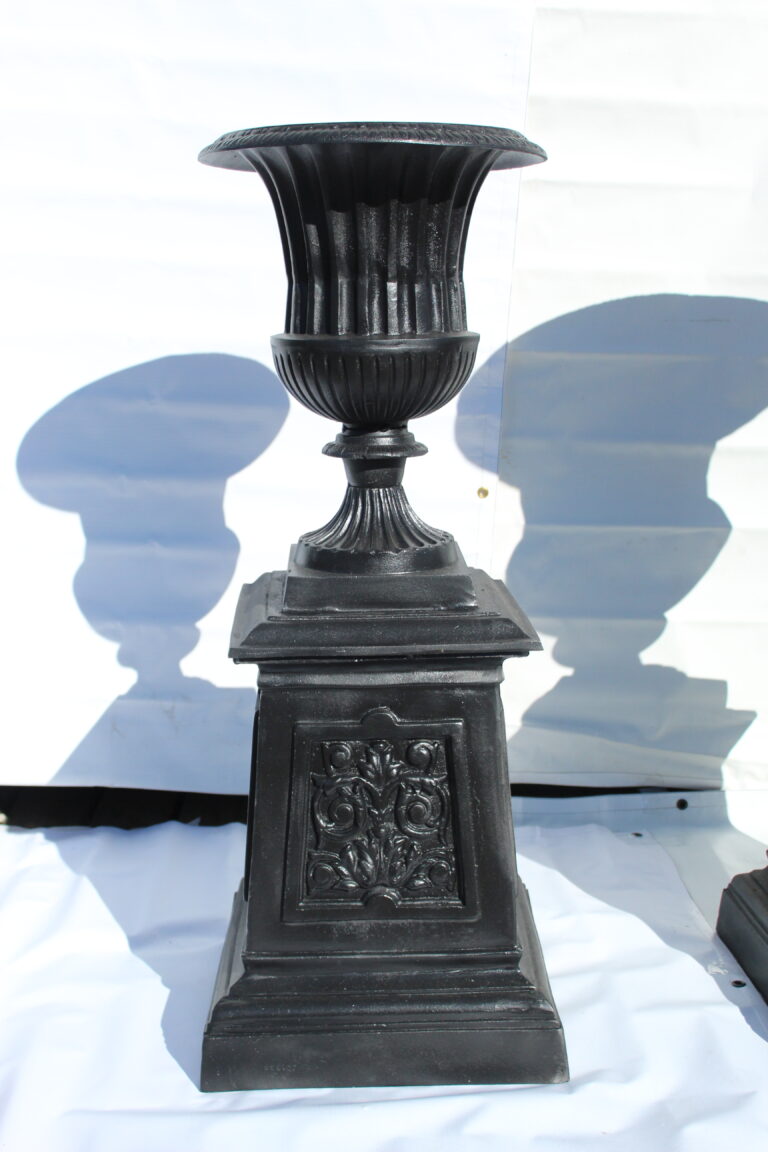 Md. Urn on Pedestal (4)