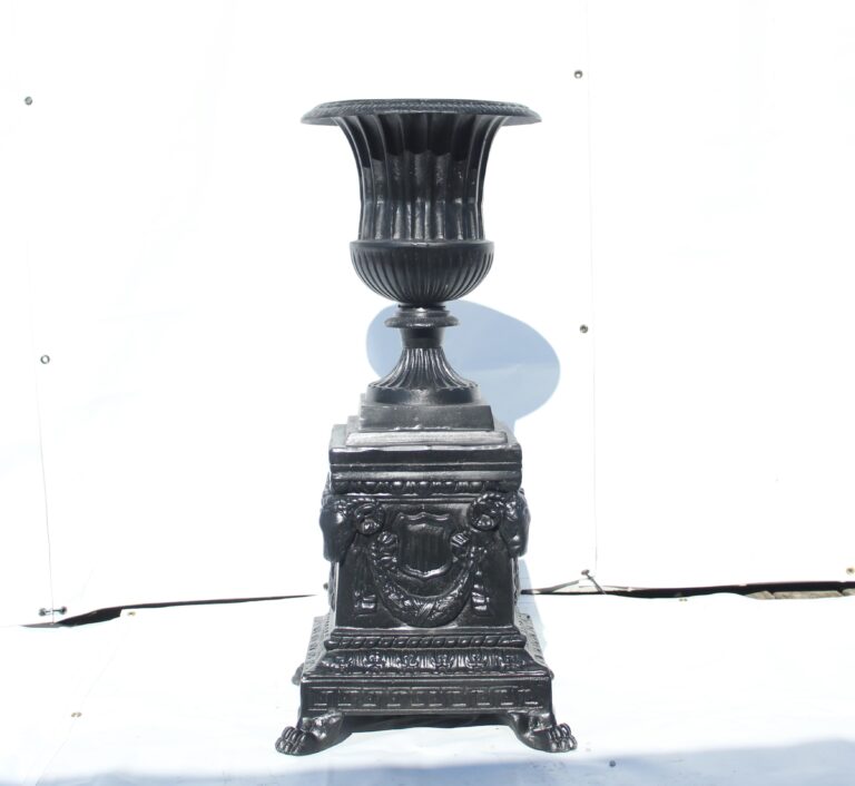 Md. Urn on Presidential Base (1)